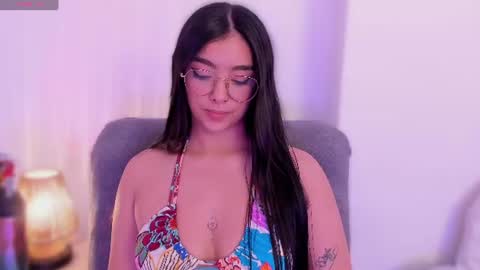 Snapshot of mirandajohnson_ chatting on July 18, 12:04 am Miranda online show from July 18, 12:04 am