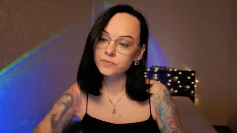 Snapshot of miraskyy chatting on May 17, 7:43 pm MiraSkyy online show from May 17, 7:43 pm