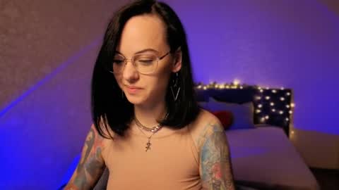 Snapshot of miraskyy chatting on June 3, 7:19 pm MiraSkyy online show from June 3, 7:19 pm