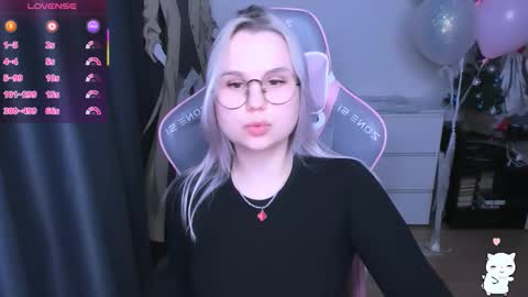 Snapshot of miray_kuriyama chatting on February 9, 8:13 pm Kira online show from February 9, 8:13 pm