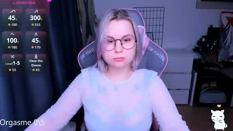 Snapshot of miray_kuriyama chatting on March 2, 6:04 pm Kira online show from March 2, 6:04 pm