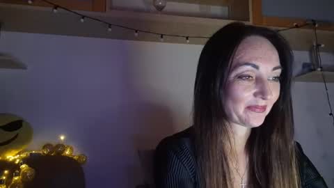 Snapshot of mirelisse chatting on July 13, 9:28 pm Christina online show from July 13, 9:28 pm