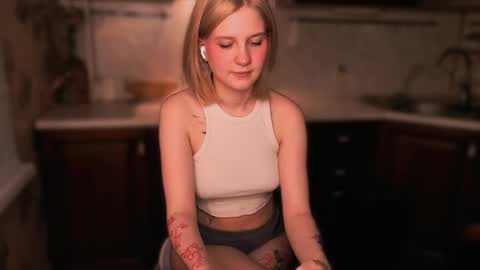 Snapshot of mirrameow chatting on November 21, 2:27 pm Mira online show from November 21, 2:27 pm