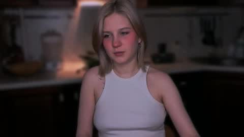 Snapshot of mirrameow chatting on November 29, 1:58 pm Mira online show from November 29, 1:58 pm