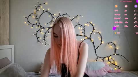 MisaMew online show from February 16, 8:10 am