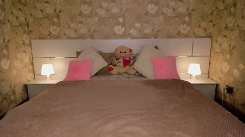 mishapallmer online show from April 9, 3:06 am