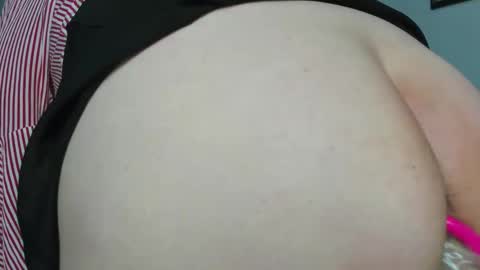 Snapshot of mishell_bons4 chatting on March 5, 10:17 pm Mishell Bons online show from March 5, 10:17 pm