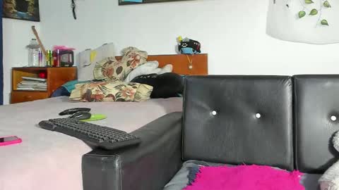 Snapshot of mishell_bons4 chatting on March 14, 4:07 am Mishell Bons online show from March 14, 4:07 am