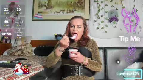 Snapshot of mishell_bons4 chatting on May 15, 11:45 pm Mishell Bons online show from May 15, 11:45 pm