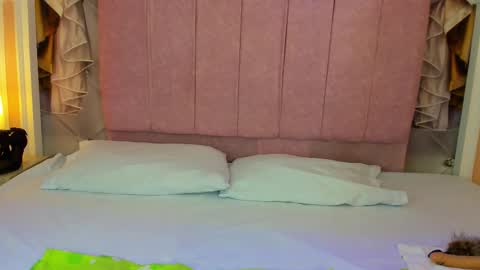 Snapshot of mishell_lovely chatting on February 12, 1:39 pm Mishell online show from February 12, 1:39 pm