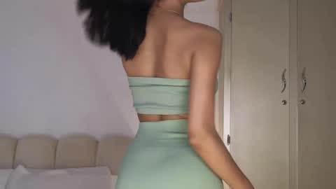 Snapshot of mishelle___7 chatting on February 17, 4:57 pm Shell online show from February 17, 4:57 pm