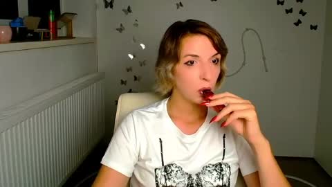 Snapshot of mishelle_blondie chatting on July 11, 11:46 am Mishelle online show from July 11, 11:46 am