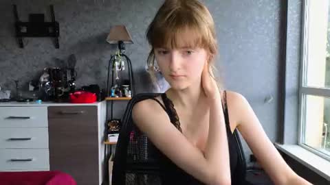 Snapshot of miss___alisa chatting on June 15, 11:01 am Alisa NONNUDE online show from June 15, 11:01 am
