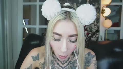 Snapshot of miss___angel chatting on February 2, 11:09 am miss___angel online show from February 2, 11:09 am