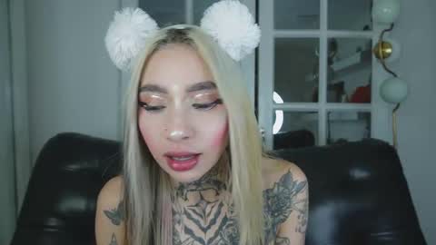 Snapshot of miss___angel chatting on February 10, 11:03 am miss___angel online show from February 10, 11:03 am