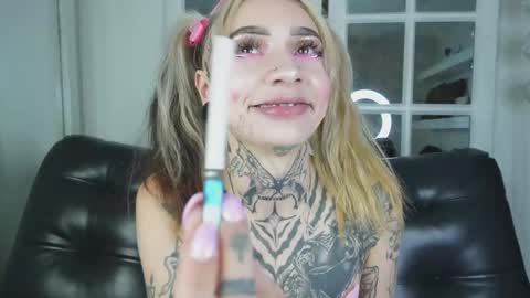 Snapshot of miss___angel chatting on February 18, 11:06 am miss___angel online show from February 18, 11:06 am