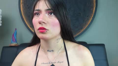 Snapshot of miss___charlotte chatting on November 18, 6:12 pm Charlotte online show from November 18, 6:12 pm