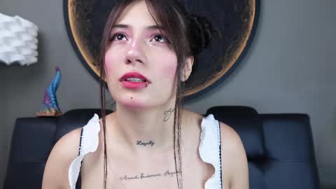 Snapshot of miss___charlotte chatting on April 6, 6:09 pm Charlotte online show from April 6, 6:09 pm