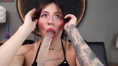 Snapshot of miss___charlotte chatting on April 18, 6:12 pm Charlotte online show from April 18, 6:12 pm