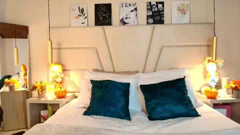 miss__ary_ online show from October 28, 12:41 pm