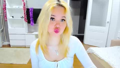 miss__selena online show from December 15, 9:08 pm