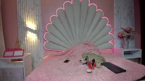 Snapshot of miss__star_ chatting on June 18, 2:21 pm miss__star_ online show from June 18, 2:21 pm