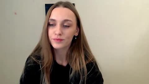 Snapshot of miss_angelina_ chatting on October 9, 6:11 am Angelina online show from October 9, 6:11 am