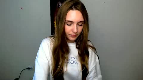 Snapshot of miss_angelina_ chatting on June 18, 5:41 am Angelina online show from June 18, 5:41 am