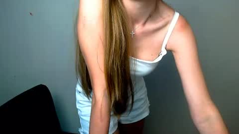 Snapshot of miss_angelina_ chatting on July 7, 7:23 am Angelina online show from July 7, 7:23 am