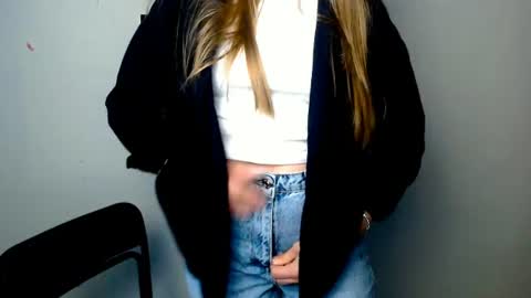 Snapshot of miss_angelina_ chatting on July 11, 5:54 am Angelina online show from July 11, 5:54 am