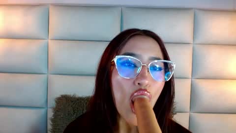 miss_ariss online show from April 22, 2:36 am