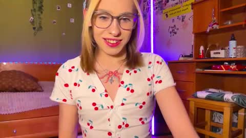 Snapshot of miss_barbie1 chatting on March 3, 4:13 pm Anya online show from March 3, 4:13 pm