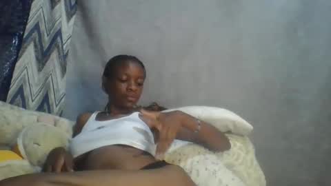 Snapshot of miss_belllo chatting on February 11, 6:40 am miss_belllo online show from February 11, 6:40 am