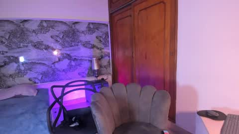 miss_emilystar online show from June 26, 12:09 pm