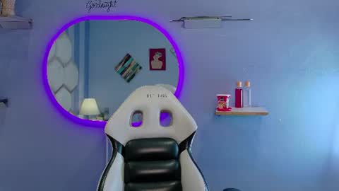 Snapshot of miss_evans_ chatting on June 23, 9:13 pm miss_evans_ online show from June 23, 9:13 pm