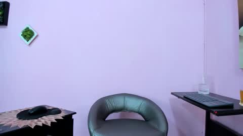 Snapshot of miss_flora chatting on September 16, 11:33 am Monica Patricia online show from September 16, 11:33 am