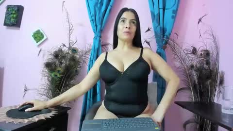 Snapshot of miss_flora chatting on October 19, 10:16 am Monica Patricia online show from October 19, 10:16 am