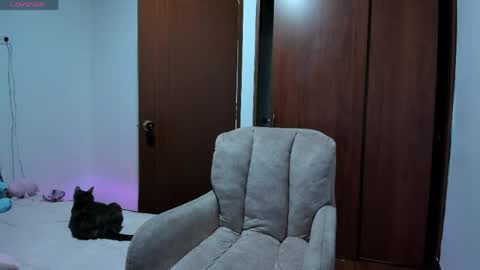 insta    online show from April 25, 3:09 am