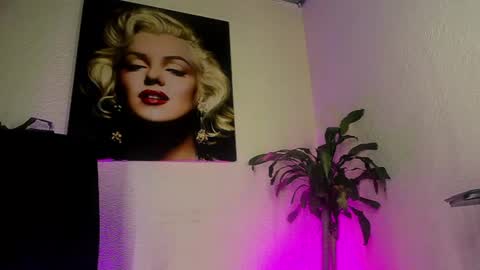 Snapshot of miss_isa19 chatting on June 14, 8:00 pm miss_isa19 online show from June 14, 8:00 pm