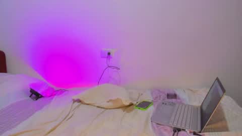 Snapshot of miss_isa_00 chatting on July 26, 3:47 am miss_isa_00 online show from July 26, 3:47 am