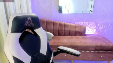 Snapshot of miss_isabella_m chatting on April 30, 2:01 pm Isabella online show from April 30, 2:01 pm