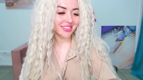 Snapshot of miss_kiten chatting on February 19, 5:05 am miss_kiten online show from February 19, 5:05 am