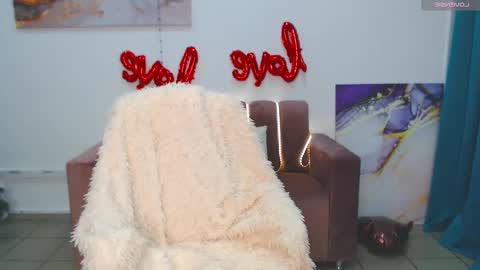 Snapshot of miss_kiten chatting on February 25, 11:00 pm miss_kiten online show from February 25, 11:00 pm