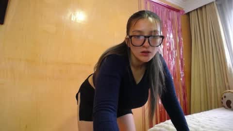 Snapshot of miss_lilieth chatting on May 4, 2:13 pm lilieth online show from May 4, 2:13 pm