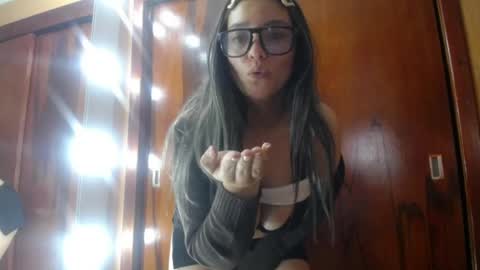 Snapshot of miss_lilieth chatting on May 17, 3:19 pm lilieth online show from May 17, 3:19 pm