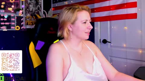 Snapshot of miss_lisaa chatting on April 27, 3:48 am miss_lisaa online show from April 27, 3:48 am