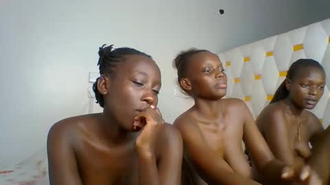 Snapshot of miss_lolah7 chatting on May 7, 11:54 pm miss_lolah7 online show from May 7, 11:54 pm