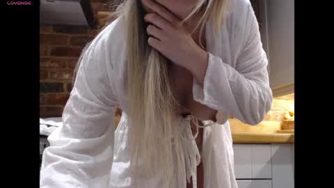 Snapshot of miss_married chatting on April 17, 2:36 am Anna online show from April 17, 2:36 am