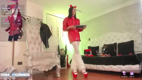 Snapshot of miss_nicolesds chatting on May 25, 12:55 pm Miss Nicole online show from May 25, 12:55 pm