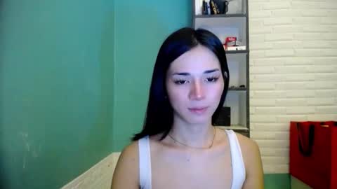 Snapshot of miss_rona_xoxo chatting on May 5, 12:18 am Rona online show from May 5, 12:18 am